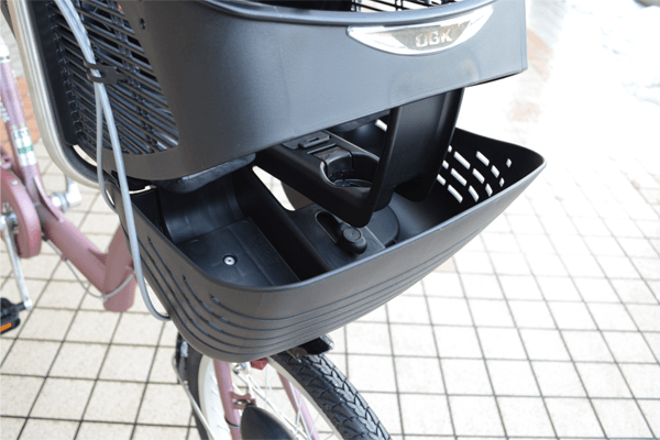 足がおきやすい角度に設計したステップを採用。