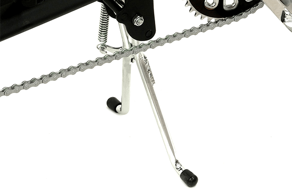 停車時に必須になるスタンドも搭載！