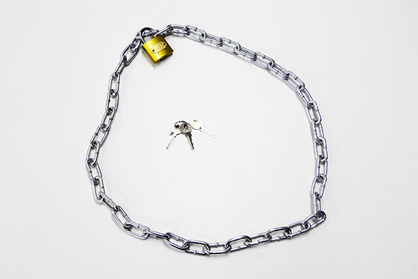 必須アイテムのカギ（ワイヤー錠）を付属！お届けからすぐご利用いただけます。