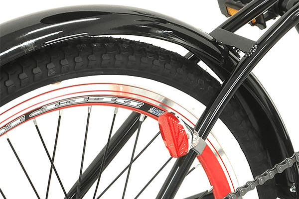 普段使いには必須の泥除け。路面が濡れていても安心して走行可能。