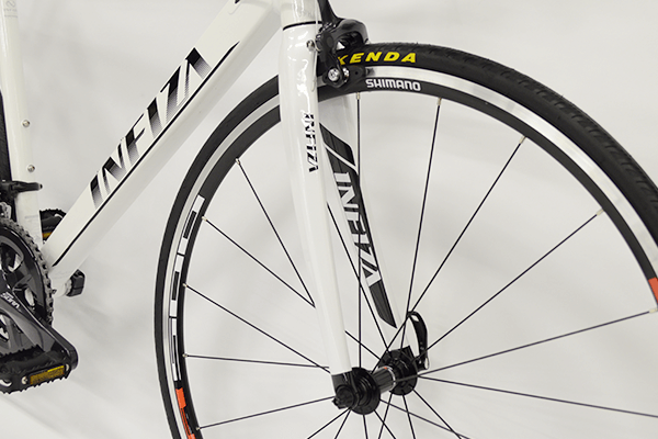 Shimano SORA搭載 700Cロードバイク シマノ（SHIMANO） プレゼント付き ロードバイク 自転車 アルミ 軽量