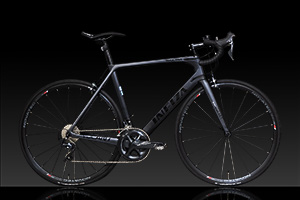 BLACK/GREY／VOLANT / ULTEGRA R8000［700C］［外装22段変速］［カーボンフレーム］