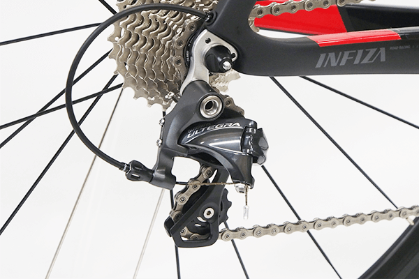 シマノのセカンドグレード「ULTEGRA」をフルスペックで搭載。