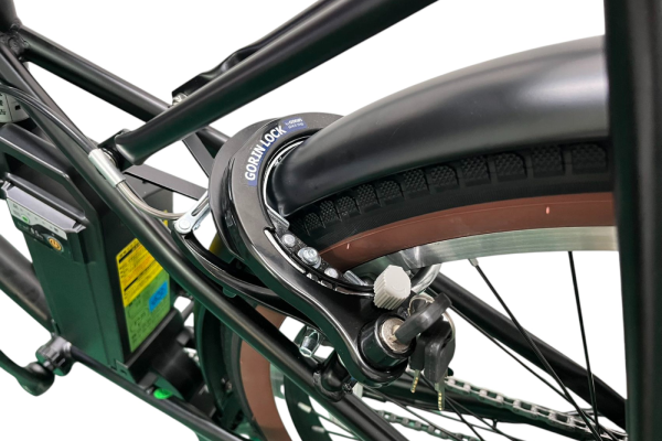 自転車盗難対策に必須のリング錠がつき。バッテリーロックとリング錠の鍵は同じものなので便利。