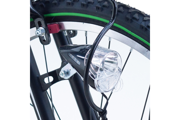 暗くなると自動点灯するライト。再度のイルミネーションが光り、夜間の走行時でも車からの視認性◎