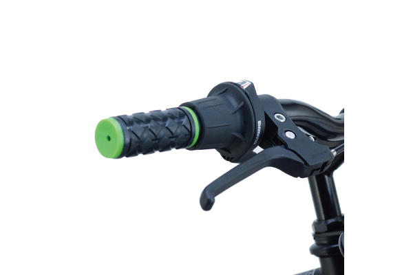 変速が簡単にできるグリップシフトに、Kawasakiのブランドカラーであるライムグリーンをあしらったグリップ。