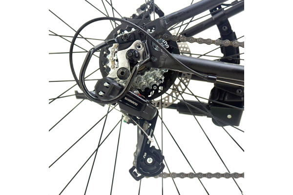 スムーズな変速に定評のあるSHIMANO TOURNEYを採用。