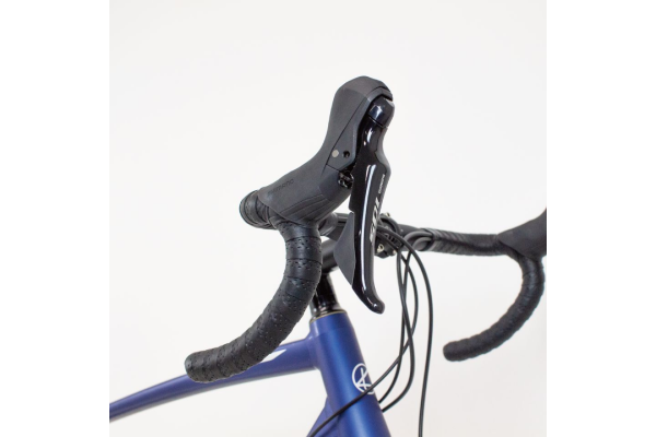 コンポーネントにSHIMANO 105をフル搭載。