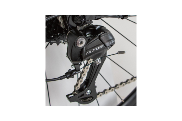 リヤ9段変速のシマノALTUS(アルタス)
