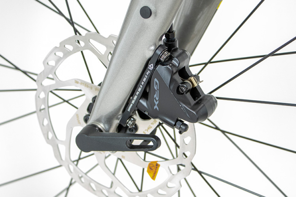 悪天候時や下り道でも安心して使える油圧ディスクブレーキ。