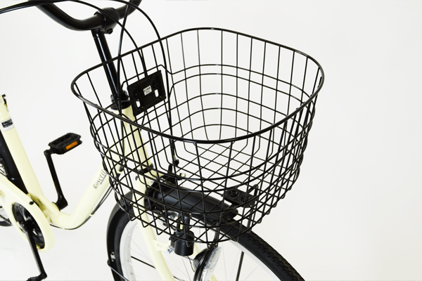 通学通勤用のカバンや買い物袋など、大きな荷物がすんなり入る、大きな前かごを標準装備。
