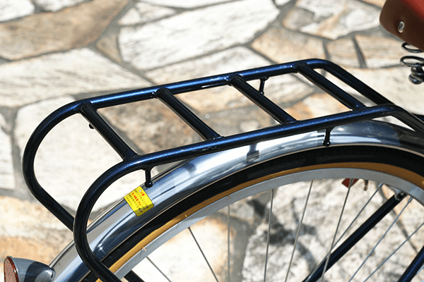 ちょっとした荷物を乗せられる荷台が標準装備。オプションでバスケットも取り付け可能です。