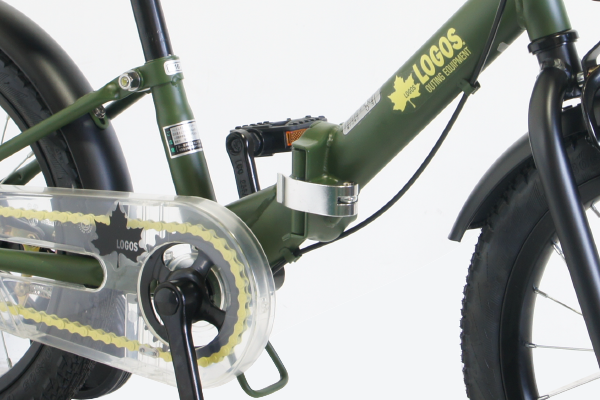 家での保管やお出かけなどにも持ち運びしやすい、折りたたみ機能。