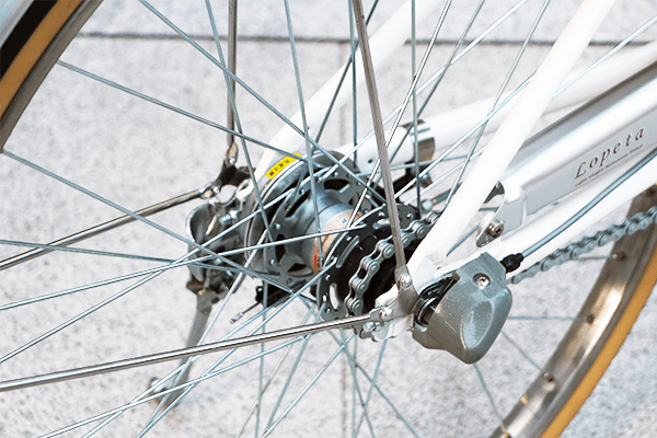 内装式のため、チェーンが外れることがかなり少なく、止まった状態でも変速が可能です。