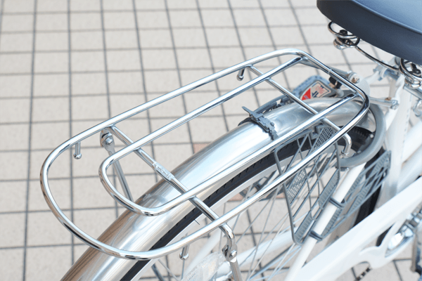 ちょっとした荷物を乗せられる荷台が標準装備。オプションでバスケットも取り付け可能です。