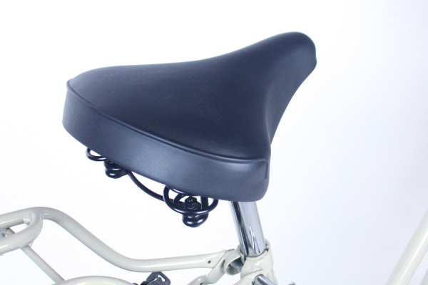 破れやすいサドルの角にプロテクトラインが入っているため長期間お使いいただけます。