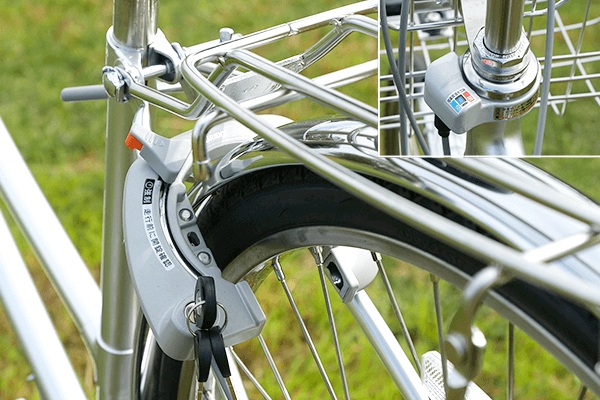 後輪錠を施錠でハンドルも同時にロック。盗難がされにくく、ふらつきも防ぐのでより安心です。