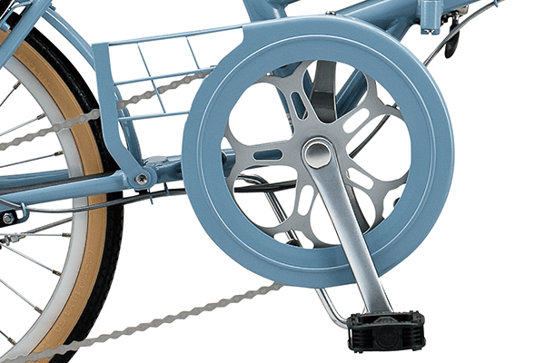 裾の巻き込み防止に効果的なチェーンケースは、かわいい網目デザインの「ワイヤードショートケース」。