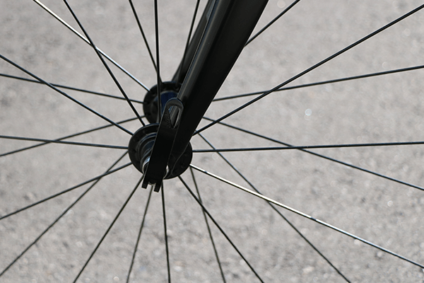 スパナなどの工具を使わずに簡単に車輪の着脱が可能。