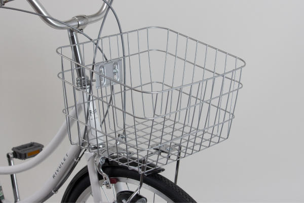 荷物がしっかり入る大き目な前かご
