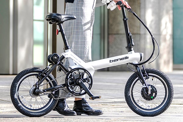 折りたたみ可能の電動アシスト自転車