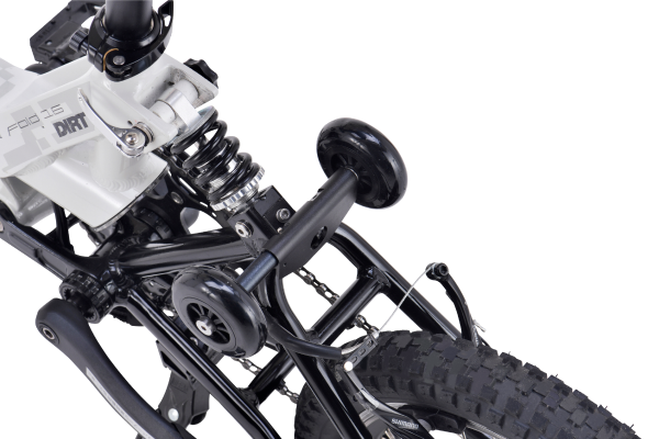 DIRTでの安定感を重視したリアサスペンションを装備。