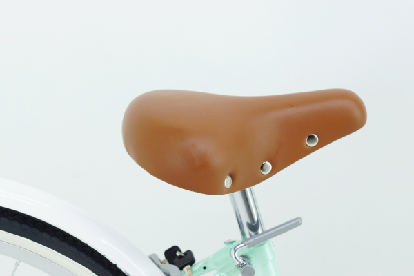 鋲付きのテリーサドルで見た目もかわいらしく