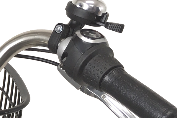 停まった状態でもギアチェンジが可能な内装式。道の状態に合わせて最適なギアを選ぶことができます。