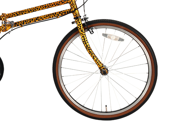 ブラックとブラウンを組み合わせた、オシャレなタイヤカラー