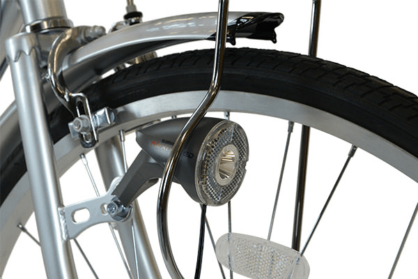 スイッチ不要のオートライトは夜間に自動点灯するため安心です