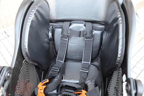 ヘッドレスト付きチャイルドシート搭載ママフレロック206D