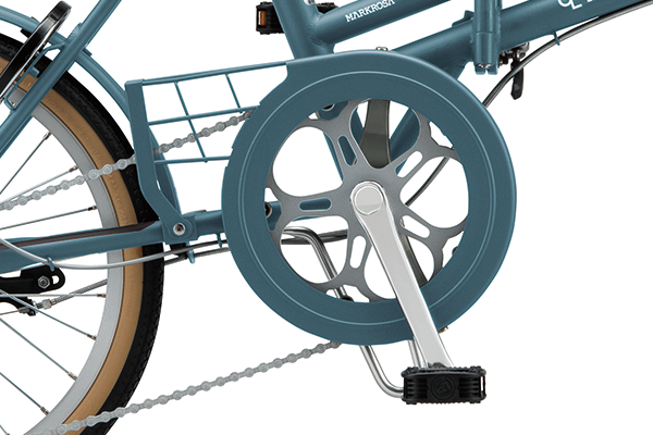 裾の巻き込み防止に効果的なチェーンケースは、かわいい網目デザイン。