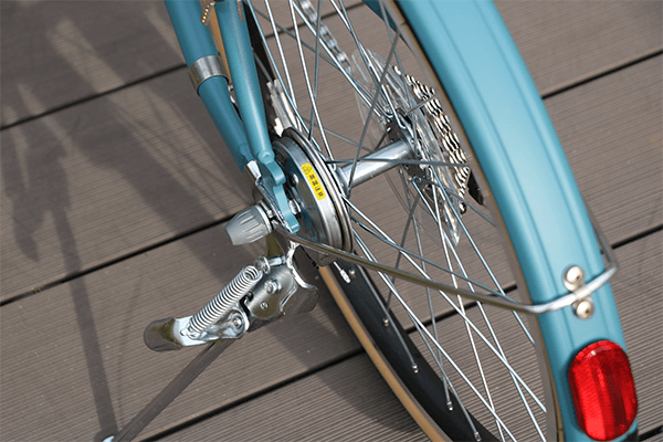 長期間使用しても音鳴りのしにくいローラーブレーキを搭載。※画像は旧モデルのカラーです