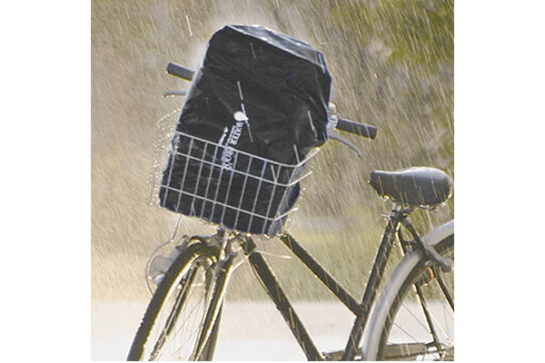 通学中に大切な鞄と教科書を雨から守る鞄用のレインカバーです。