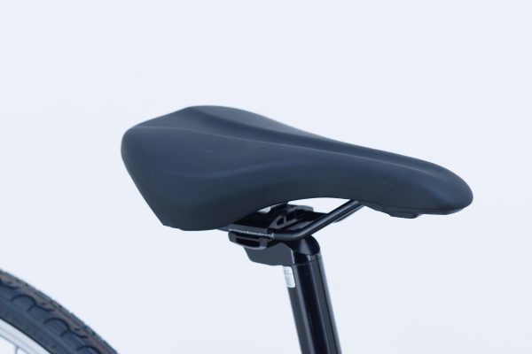 MAKOTO クロスバイク ホワイト 大径ホイール Amazon | クロスバイク 自転車 シマノ製6段変速 レボシフター