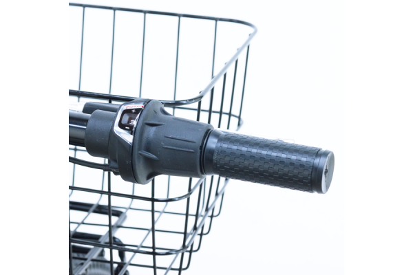 ハンドル周りがスッキリとなるグリップシフト。