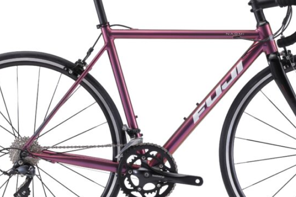 軽量で溶接跡が美しいホリゾンタル形状のアルミフレーム。