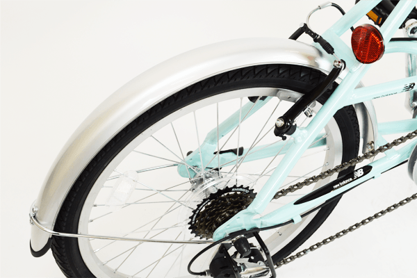 泥除けを標準装備。雨上がりの泥はねも気になりません。