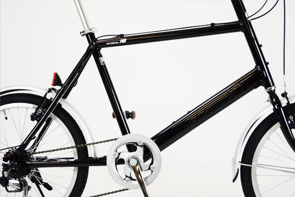 スタイリッシュなダイヤモンドフレームを採用。アルミ製なので車体が軽く扱いやすいです。