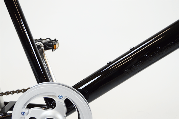 ボトルホルダー台座付き。オプションでボトルホルダーが選択可能です。