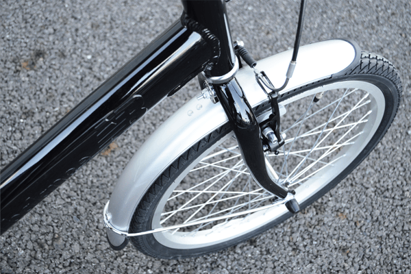 泥除けを標準装備。雨上がりの泥はねも気になりません。