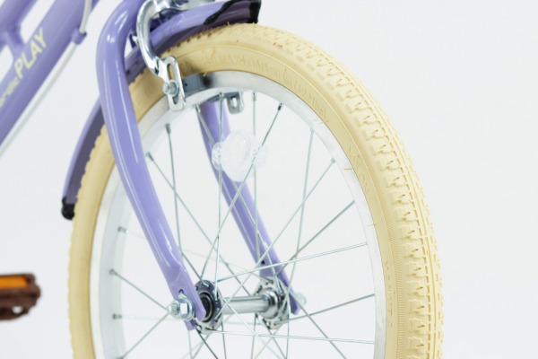 幼児用自転車では珍しいアイボリー色でおしゃれな見た目に。