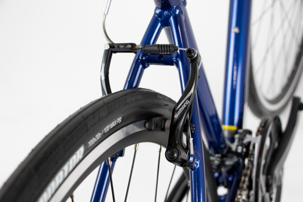 前後とも、効きが良く確実な制御を実現するVブレーキをセレクト。