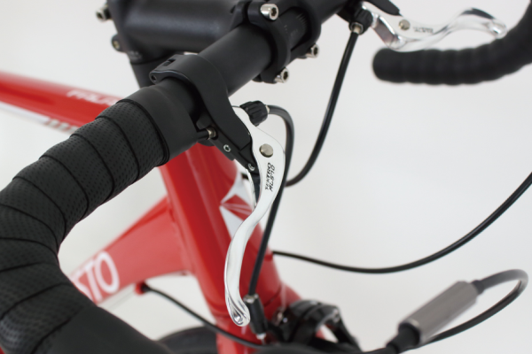 通常の自転車のハンドルの握り方でブレーキをかけられるサブブレーキレバー