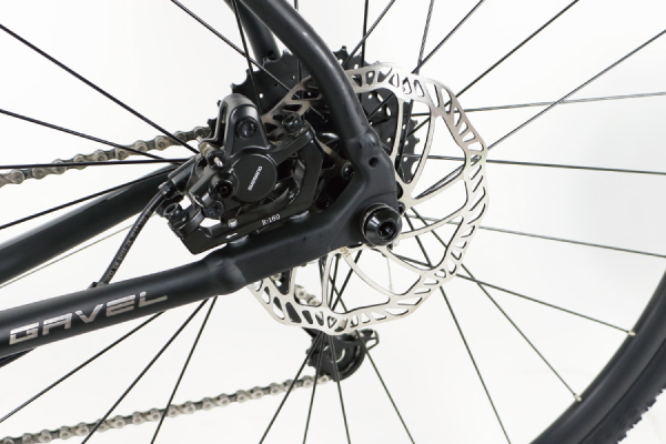 天候に左右されず安定したブレーキ力を発揮するディスクブレーキ。