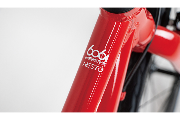 重量剛性比と柔軟性のバランスが良い6061アルミを使用し、乗り心地は固くなりすぎないように整えられています。