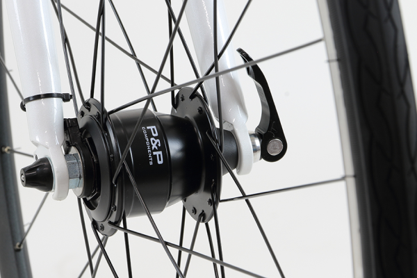 バッテリー切れの心配もなく、夜間も安心して走行できます。