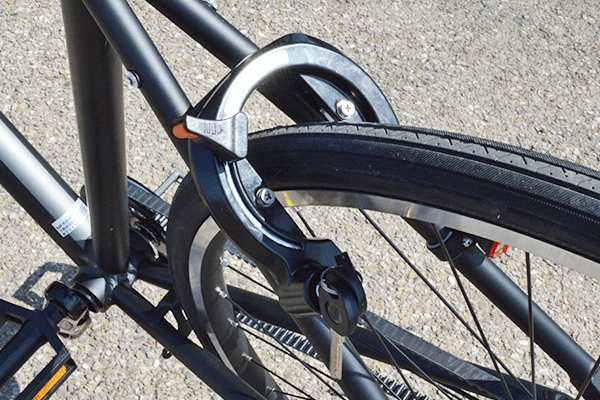 素早く施錠できるリング錠を標準装備。防犯面も安心です。