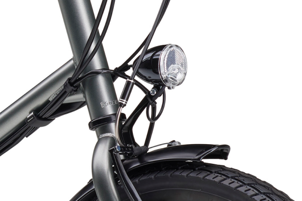 丸みを帯びたフォルムが特徴のヘッドライト。クラシックな雰囲気にモダンな印象をプラスします。