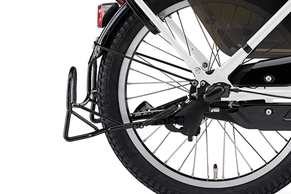 てこの原理でらくにスタンドがかけられます。